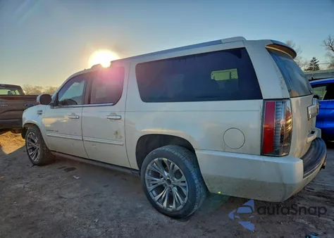 2014 Cadillac Escalade Esv Premium z USA, uszkodzony, nr VIN 1GYS4JEF8ER213405